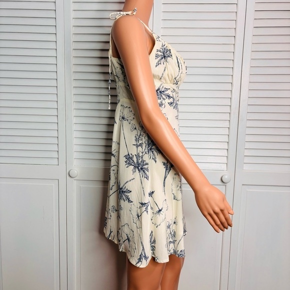 ASTR Mon Cherri Floral Print Tie Shoulder Minidress Size Medium - Picture 4 of 10